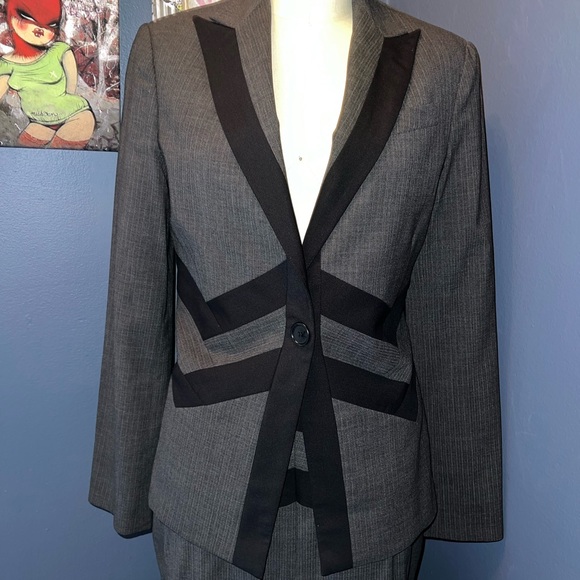 BCBGMAXAZRIA two-piece women’s gray and black striped  skirt suit - Picture 2 of 13